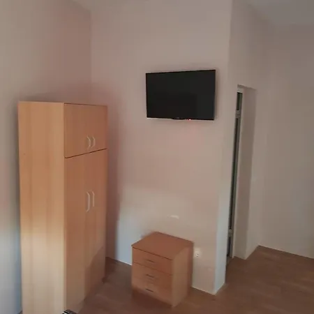Di Uno Hostel