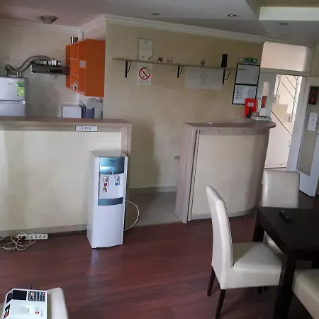 Di Uno Hostel *